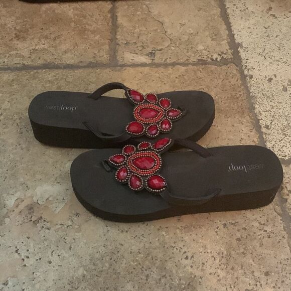 Two pairs of beaded wedge flip-flops 7/8 - Picture 3 of 10